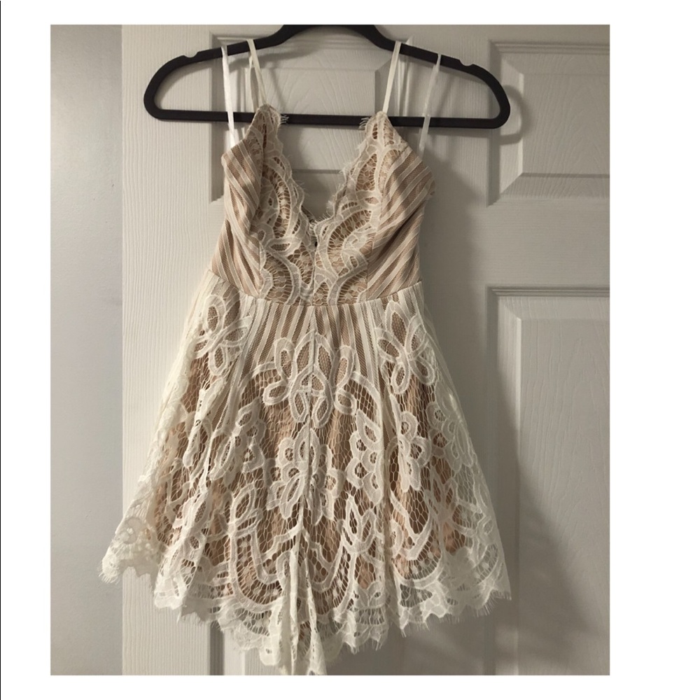 Selfie Leslie White & Nude Lace Romper